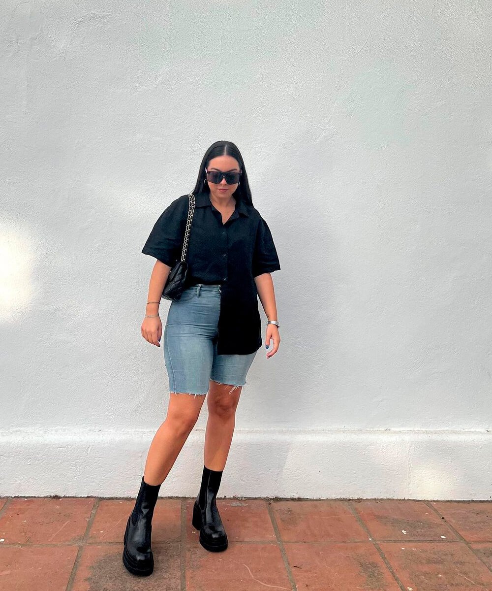 It girls - estilo minimalista, tendências minimalistas, verão 2023, bermuda jeans - estilo minimalista - Primavera - Street Style  - https://stealthelook.com.br