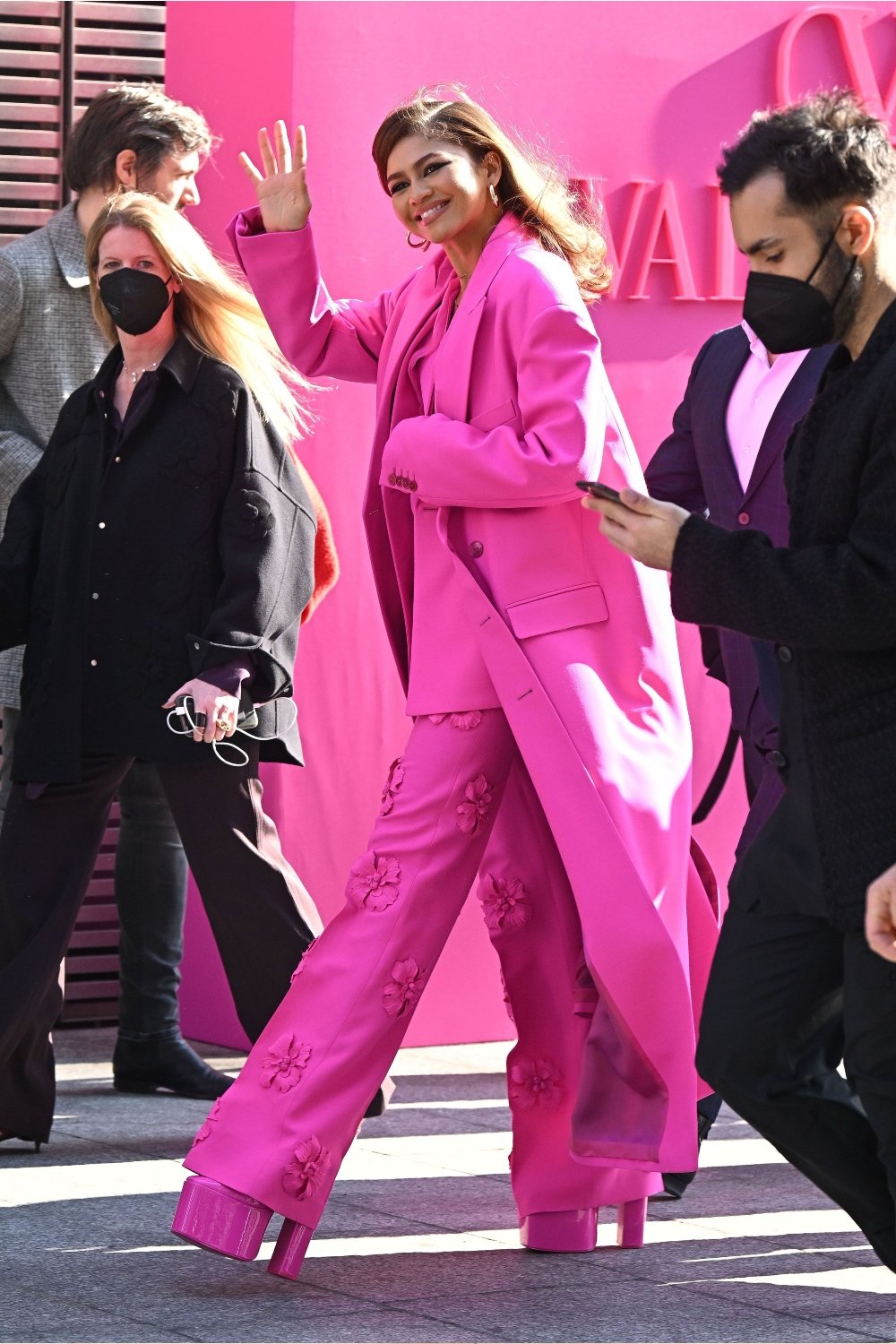 Zendaya - rosa - tendências de moda - rosa Valentino - celebridades - https://stealthelook.com.br
