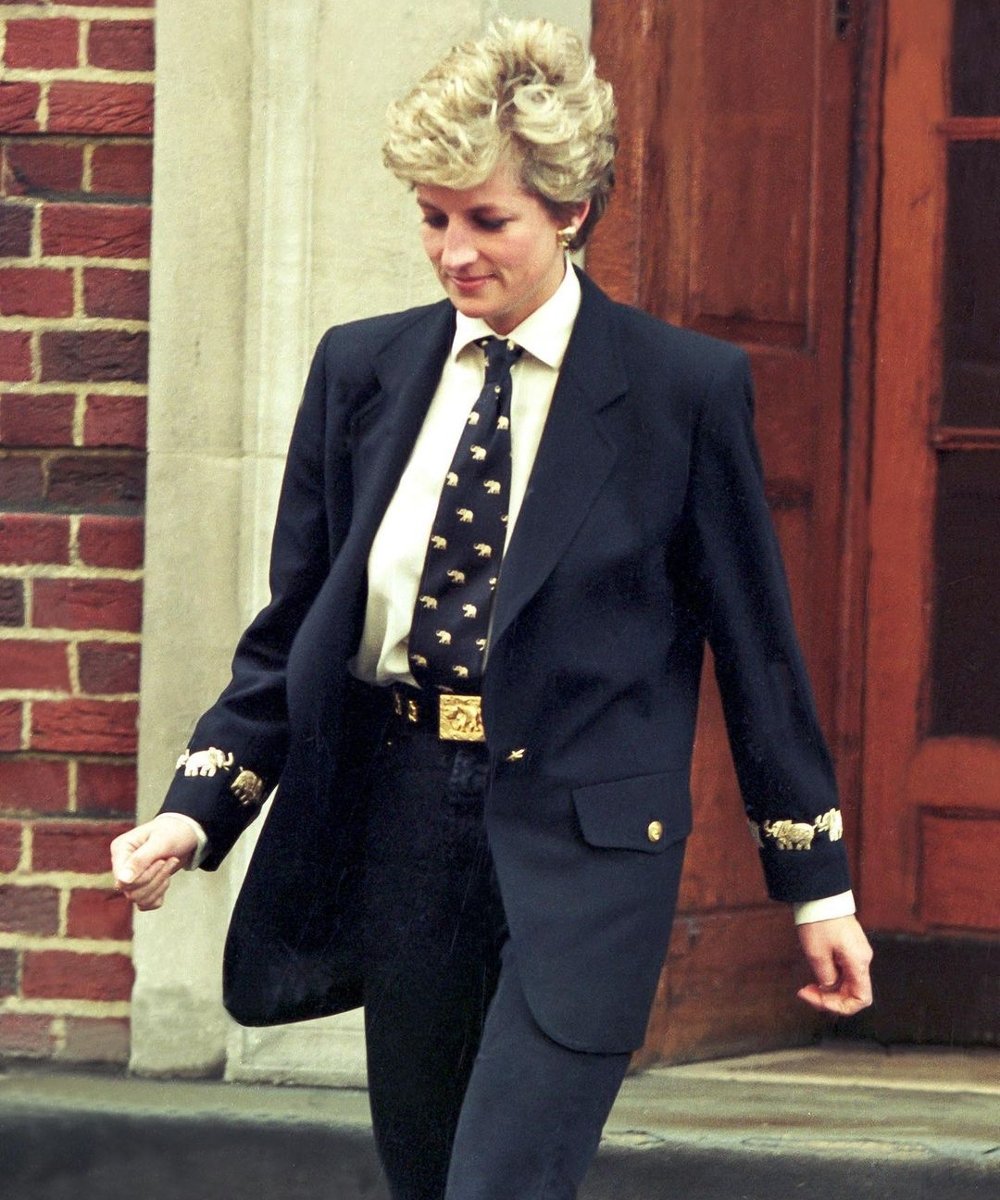 Princesa Diana - looks - lições de estilo - monarquia - anos 90 - https://stealthelook.com.br