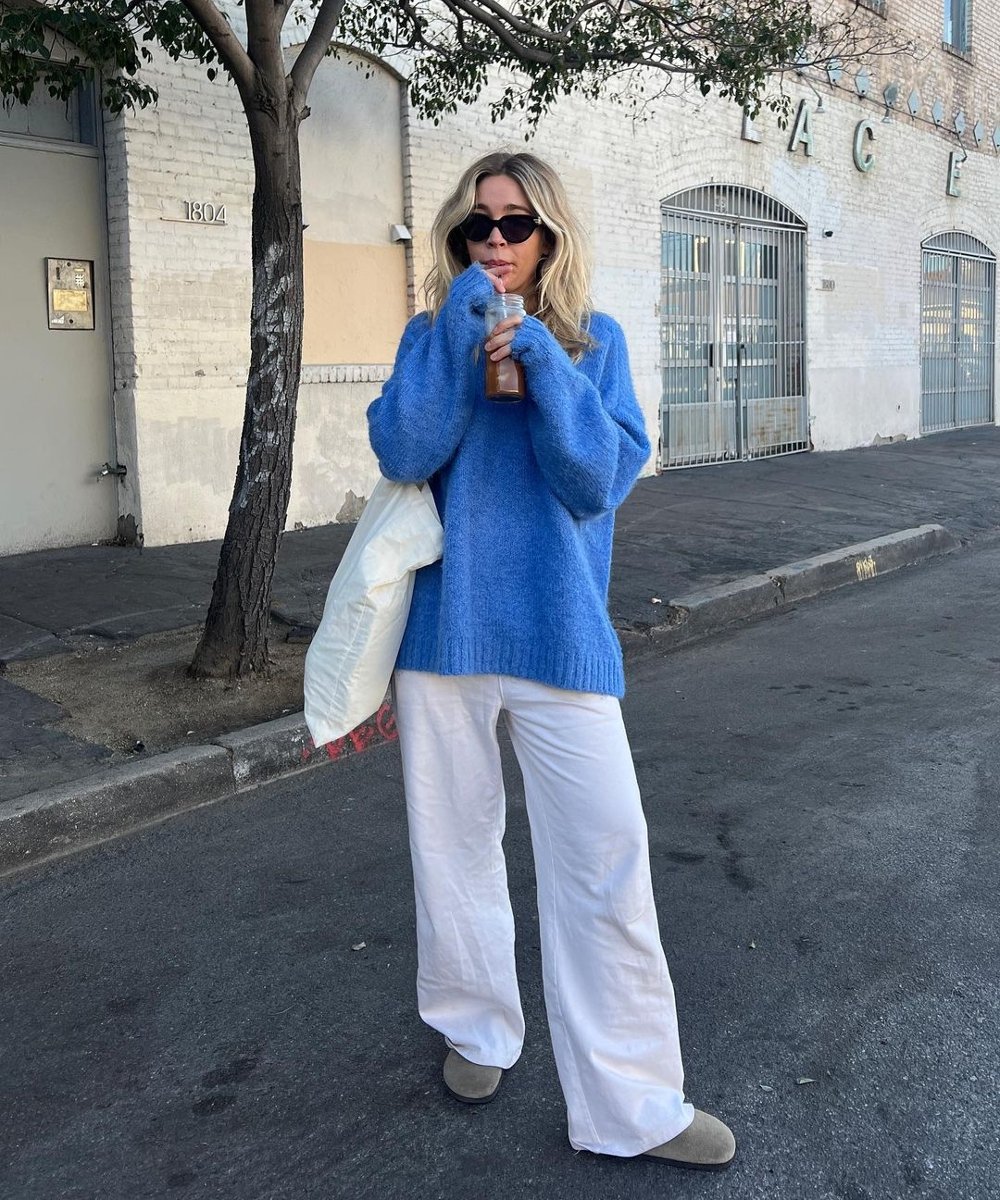 ashbegash - sueter azul calça de linho branca clogs - clogs - inverno - street style - https://stealthelook.com.br
