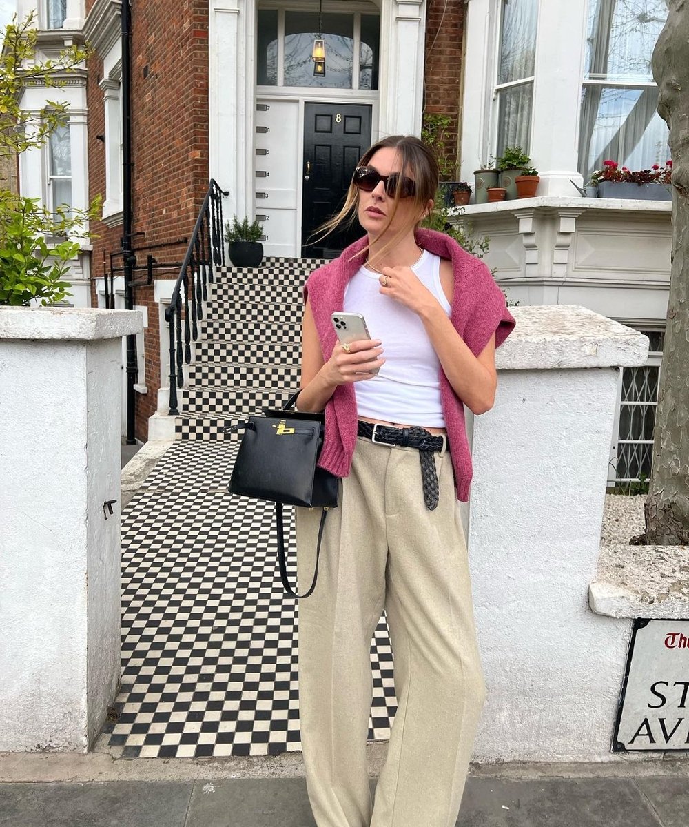 camille charriere - regata branca calça de alfaiataria sueter branco bolsa marrom - look do dia - verão - street style - https://stealthelook.com.br