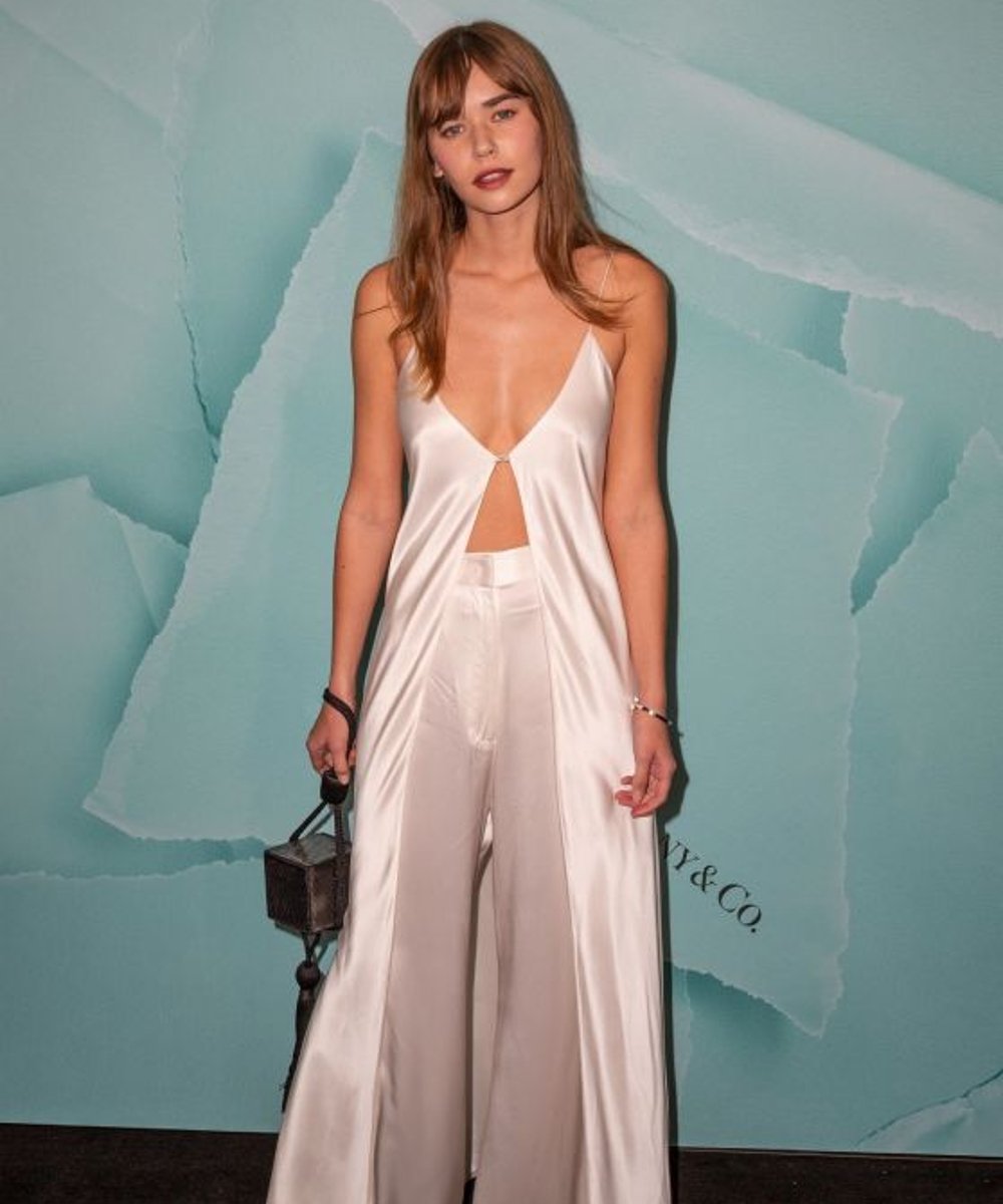 Gabriella Brook - vestido branco de cetim  - ano novo - verão - street style - https://stealthelook.com.br
