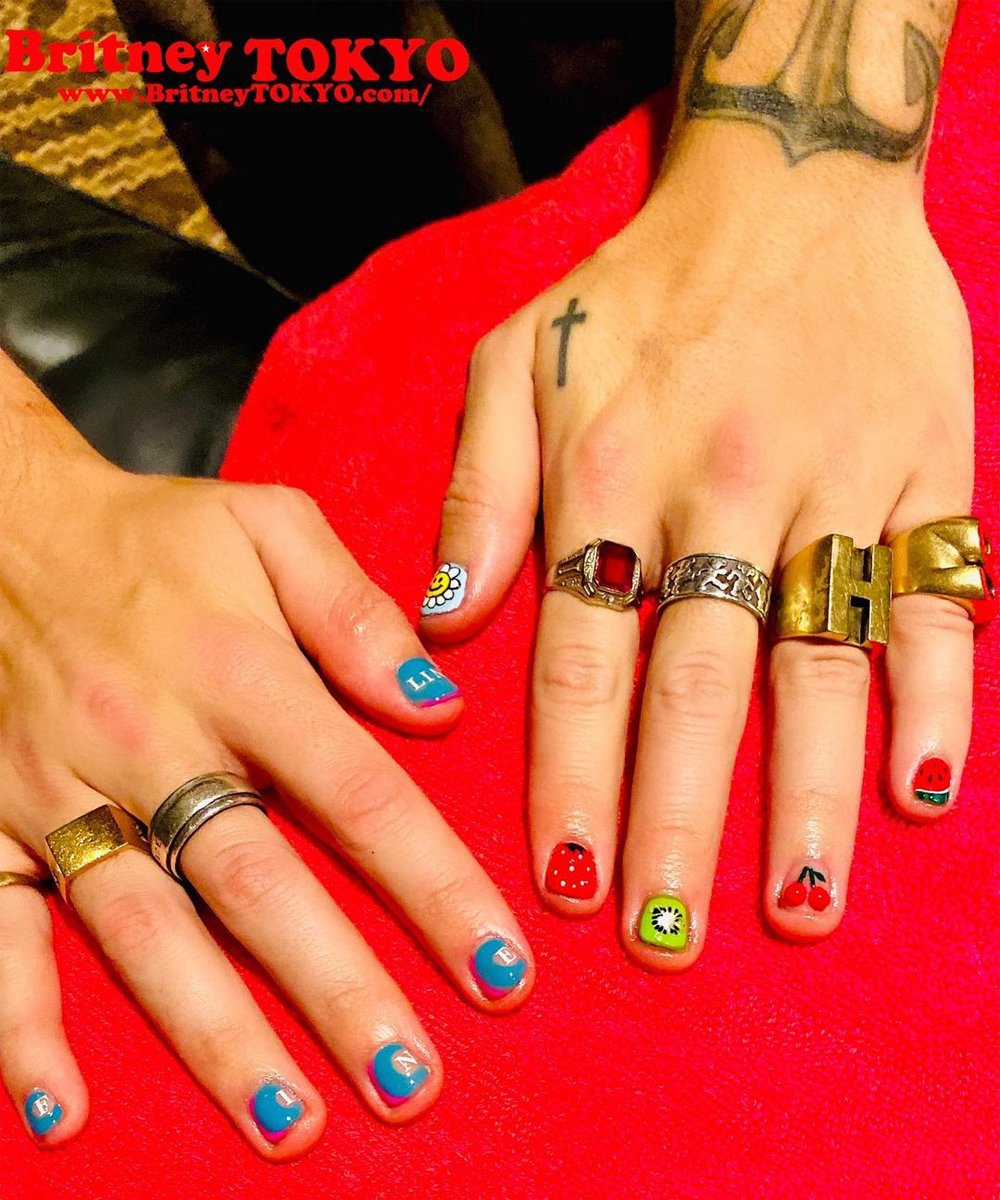 Harry Styles  - harry_styles_unhas_pleasing_nail_art_love_on_tour - Harry Styles  - Harry Styles  - Harry Styles  - https://stealthelook.com.br