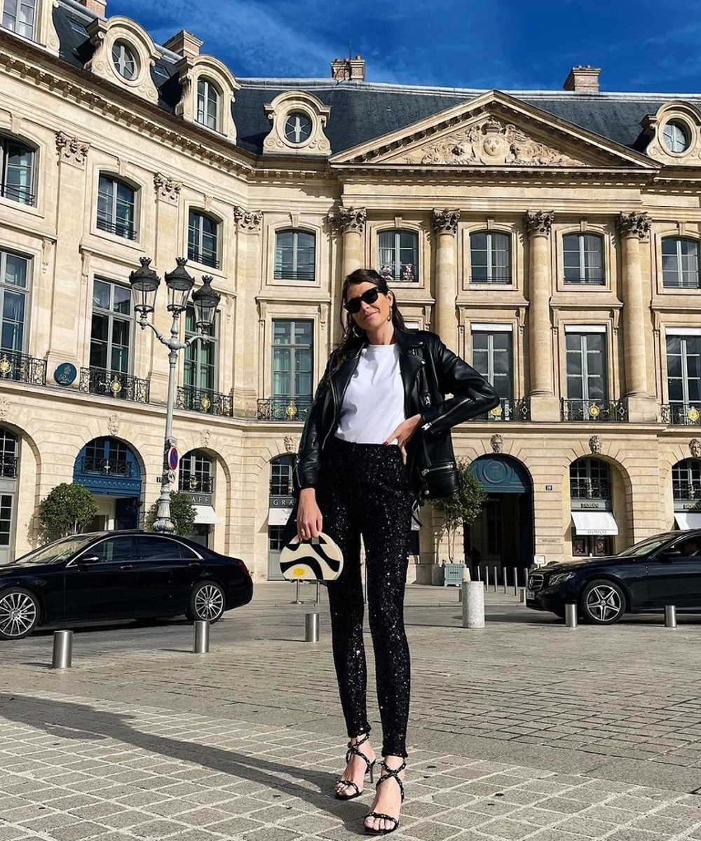 Manuela Bordasch - oculos de sol wayfarer jaqueta de couro calça de vinil preta tshirt branca - óculos de sol - verão - street style - https://stealthelook.com.br