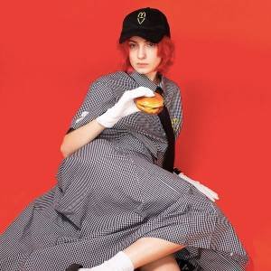 McDonald’s e Vain: marca finlandesa transforma uniforme vintage em looks fashionistas