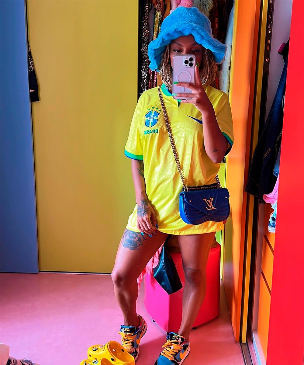 It girls - jogos do Brasil, looks para a copa, brazilcore, verde e amarelo - jogos do Brasil - Primavera - Street Style  - https://stealthelook.com.br