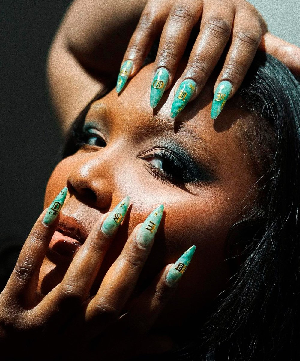 Lizzo - @erierinailz - unhas-nail-art - dia da manicure - verão - brasil - https://stealthelook.com.br