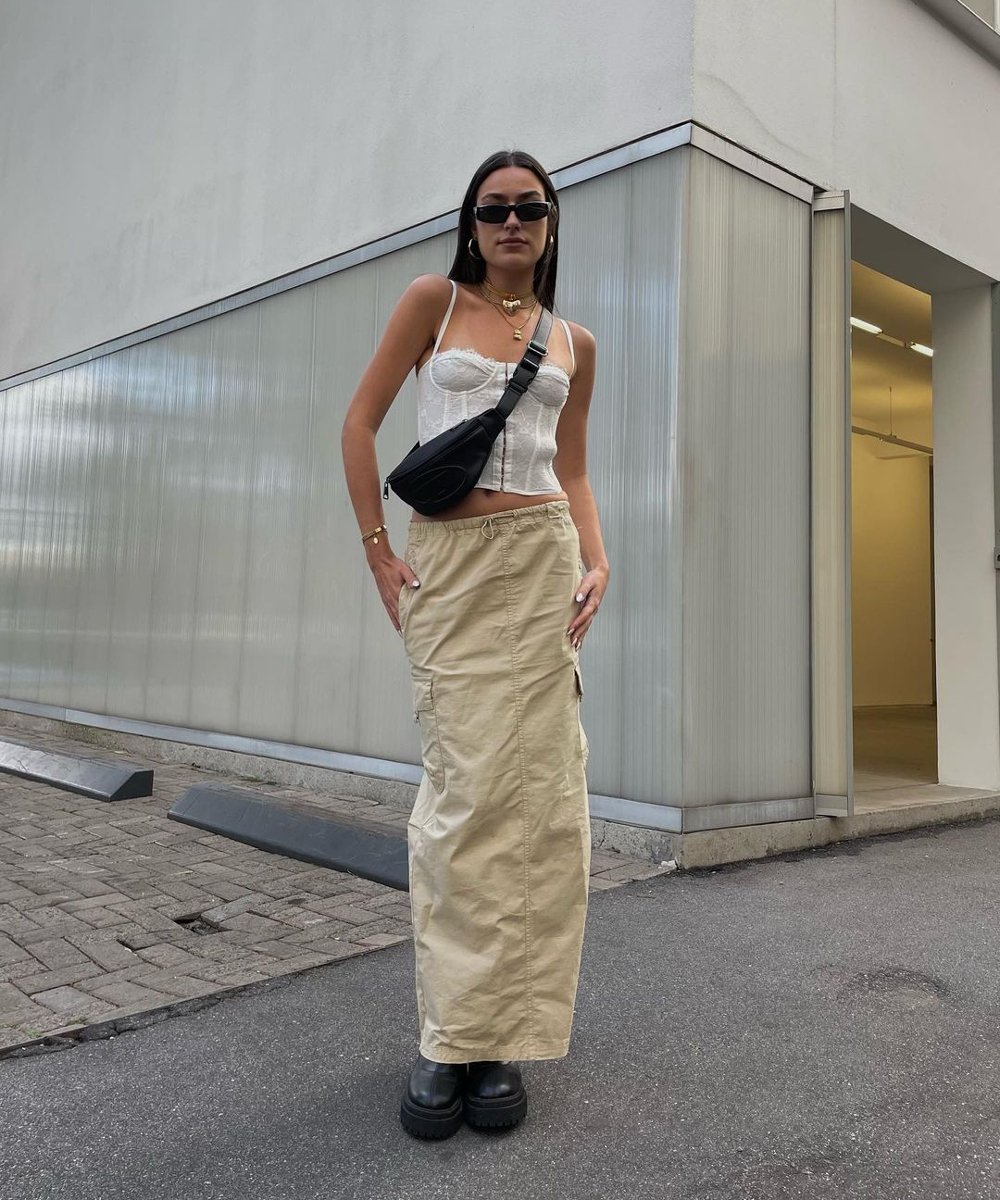 gabriella kirsten - saia parachute top branco e bota tratorada - como usar botas - verão - street style - https://stealthelook.com.br
