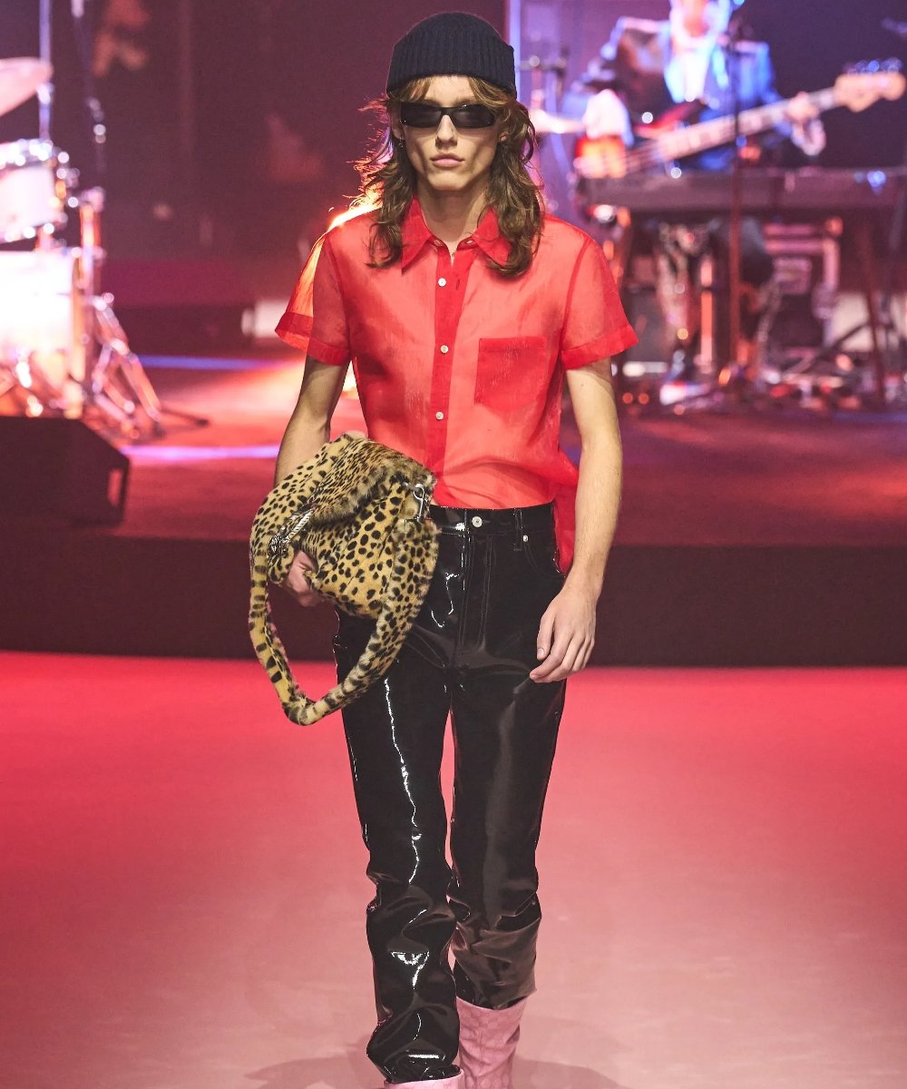Gucci - calça de vinil - semana de moda masculina - inverno - street style - https://stealthelook.com.br