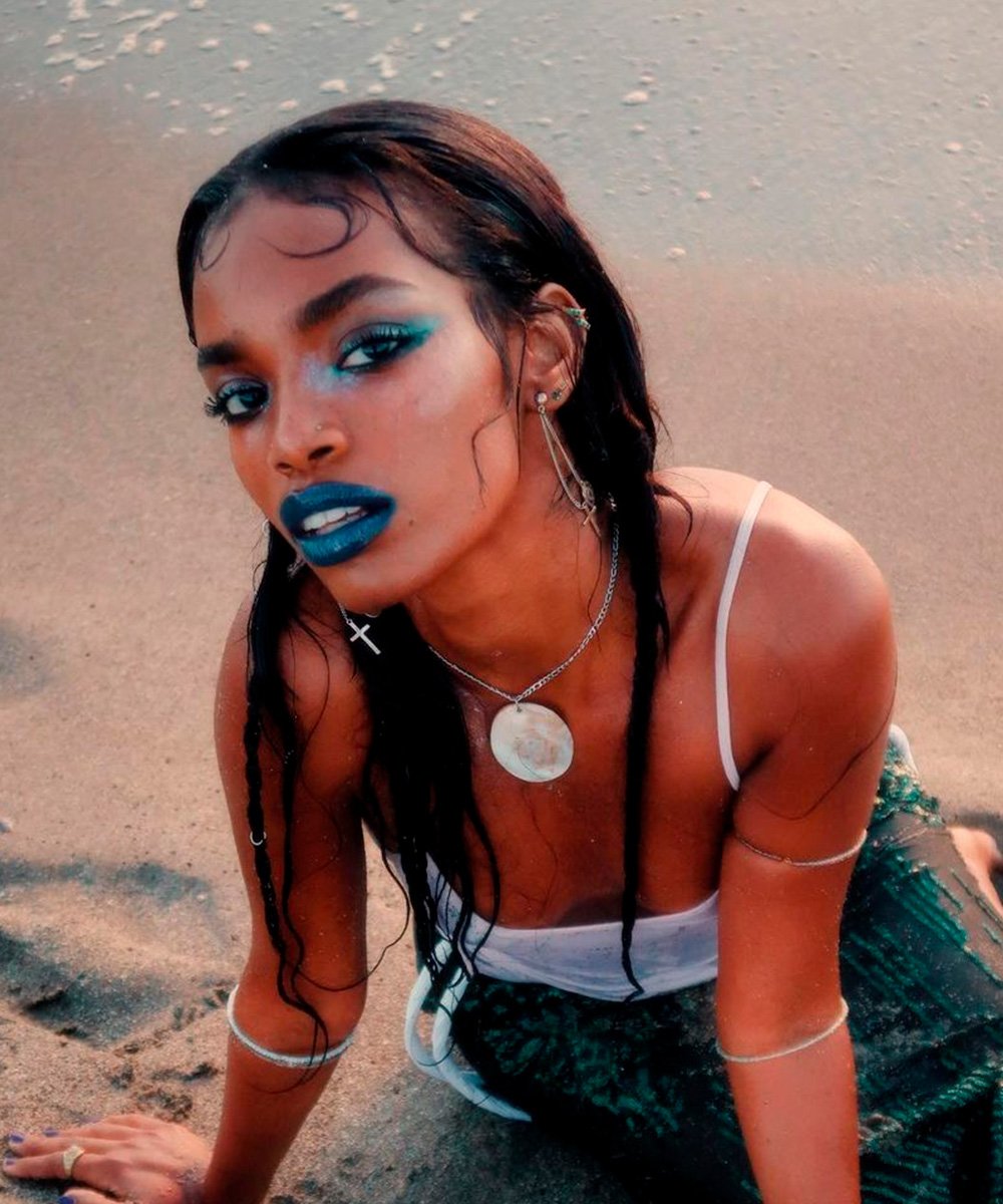 Mariajosé Montero - maquiagem-azul - maquiagens fáceis para o carnaval - verão - brasil - https://stealthelook.com.br