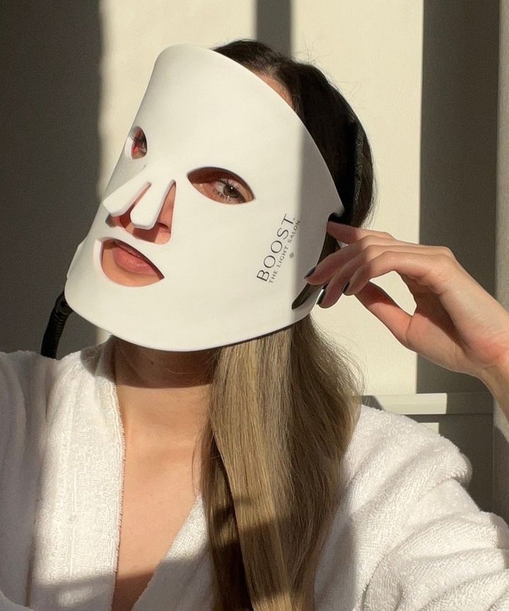 thelightsalon - máscara de led_tendência de skincare_celebridades  - máscara de led  - máscara de led  - máscara de led  - https://stealthelook.com.br