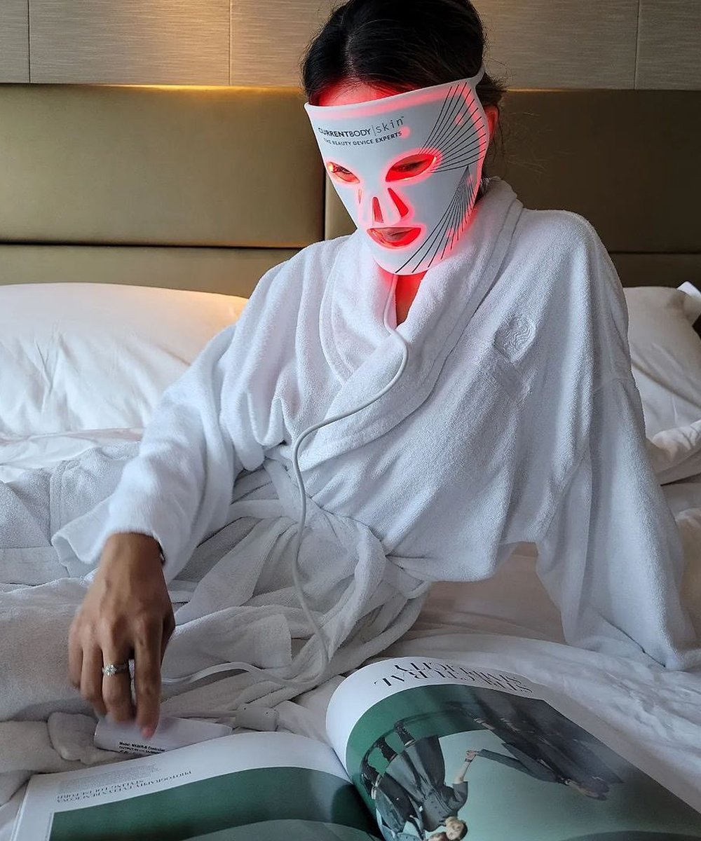 currentbody - máscara de led_tendência de skincare_celebridades  - máscara de led  - máscara de led  - máscara de led  - https://stealthelook.com.br