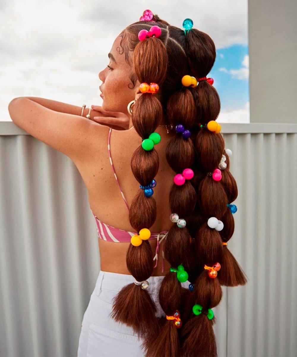 Joyjah Estrada - penteado-colorido-cacheado - penteados fáceis - verão - brasil - https://stealthelook.com.br