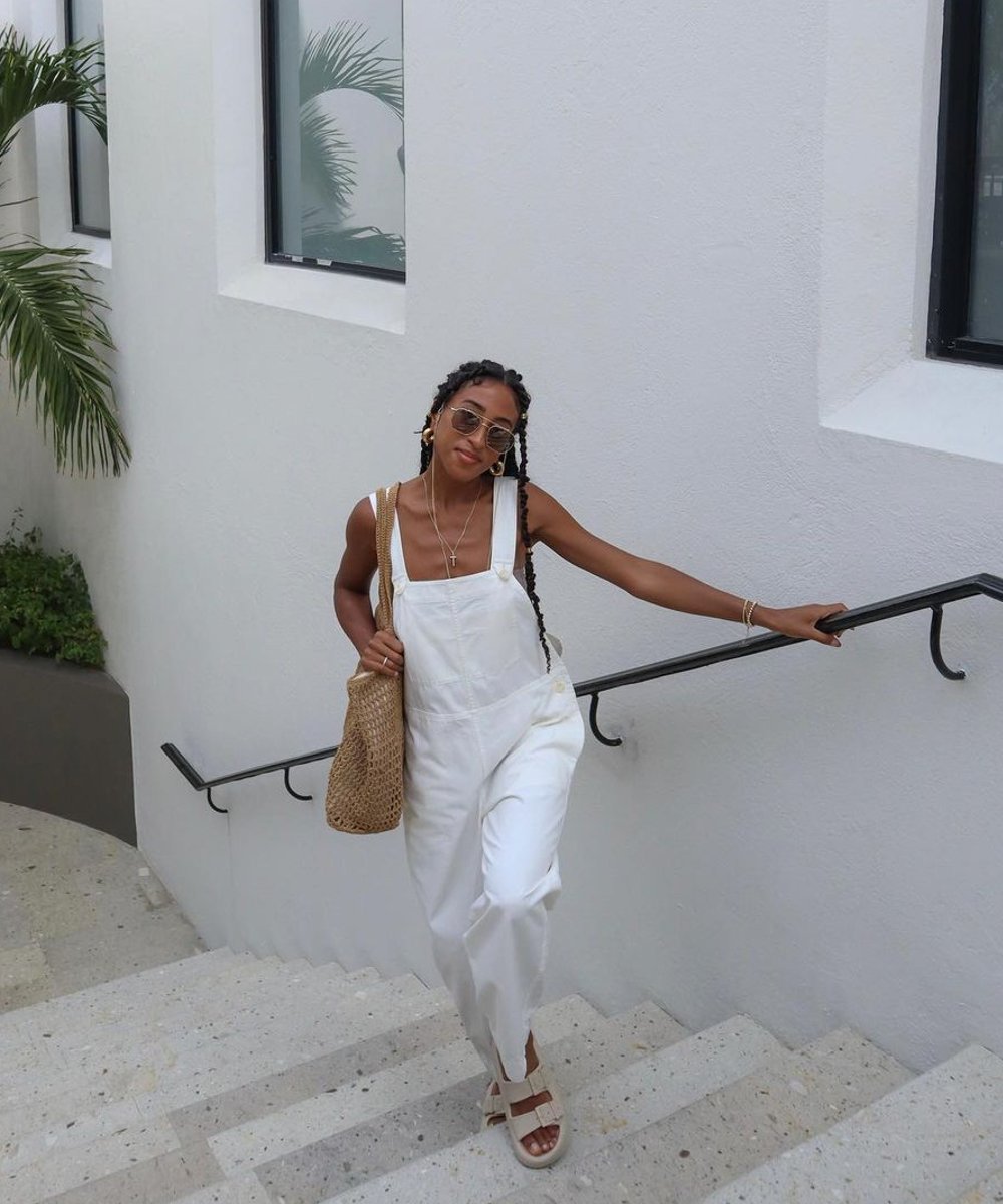 tayla snts - jardineira branca - looks para faculdade - verão - street style - https://stealthelook.com.br
