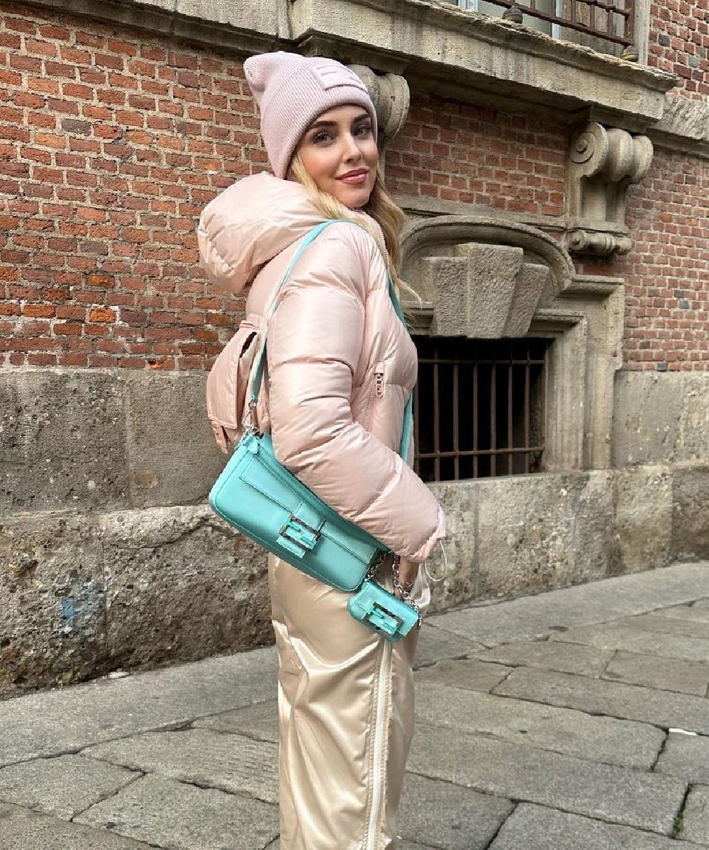 Chiara Ferragni - bolsa tiffany e fendi - bolsas de luxo - verão - street style - https://stealthelook.com.br
