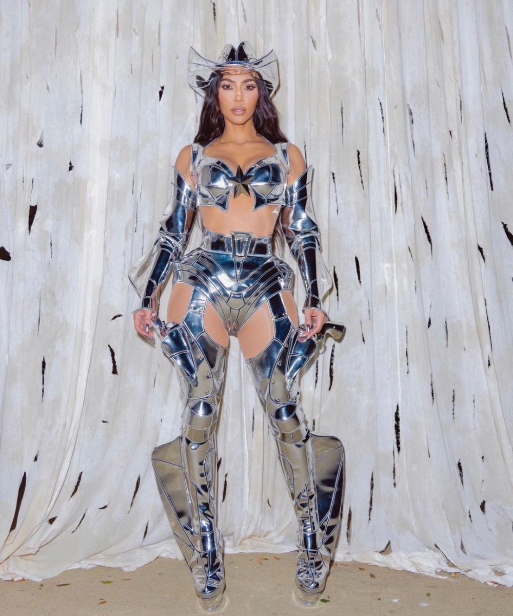 Kim Kardashian - signos - Carnaval - aquário - fantasias de Carnaval - https://stealthelook.com.br