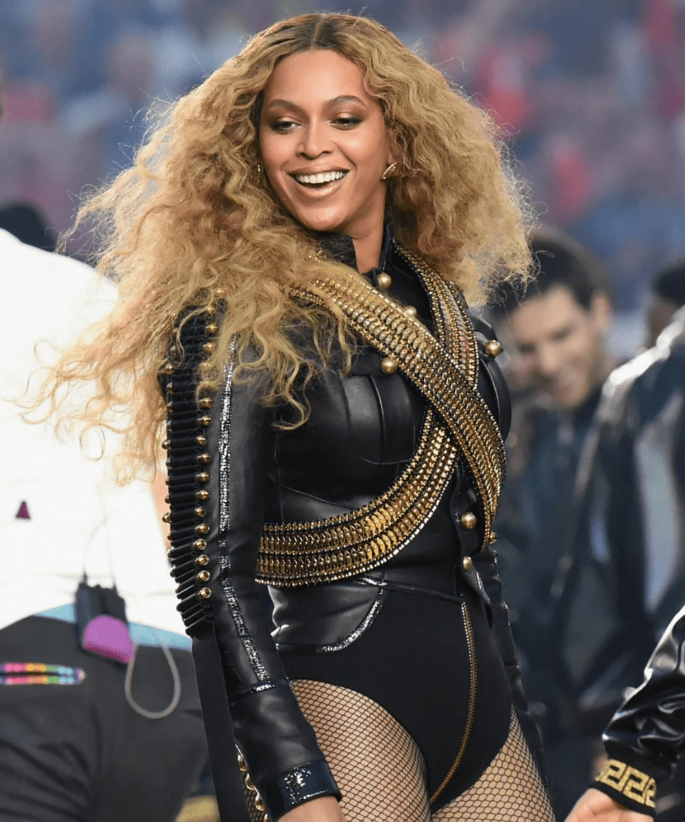 Beyoncé - look de couro preto - Super Bowl  - inverno - Super Bowl  - https://stealthelook.com.br