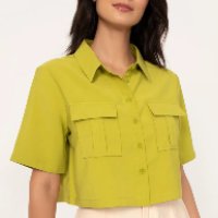 camisa cropped manga curta com bolsos verde