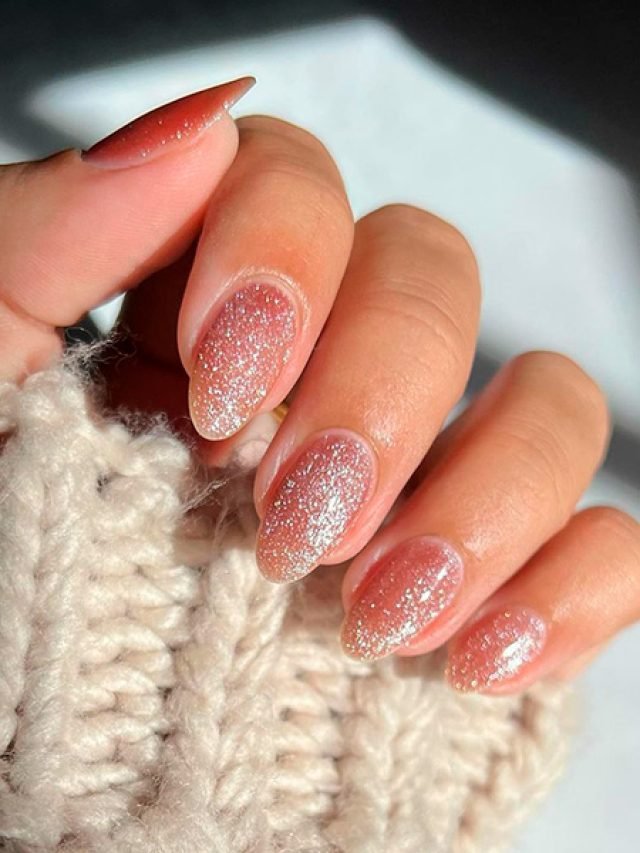Você só vai querer usar essa nail art com glitter STEAL THE LOOK