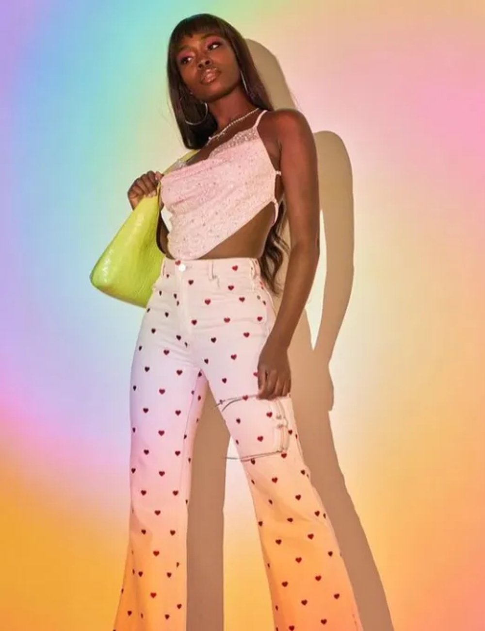 Cynthia Taylu - calça e cropped - estampa de coração - verão - street style - https://stealthelook.com.br