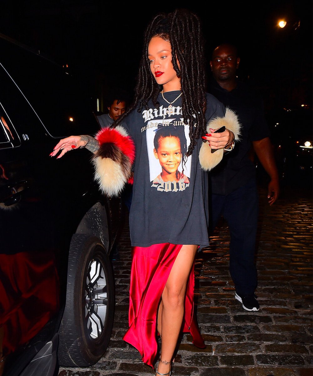 Rihanna - slip-dress-t-shirt - looks da rihanna - verão - brasil - https://stealthelook.com.br