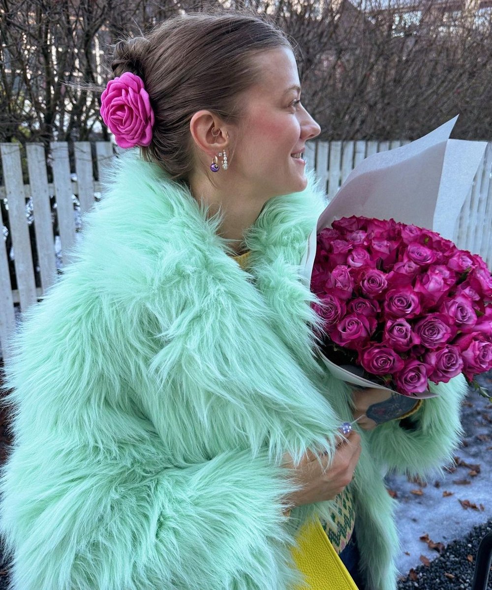 marianne theodorsen - presilha de flor  - tendência de moda - verão - street style - https://stealthelook.com.br
