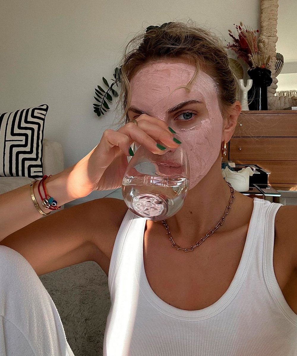 Jessica Nowotny - skincare-mascara-agua - ressaca de carnaval - verão - brasil - https://stealthelook.com.br