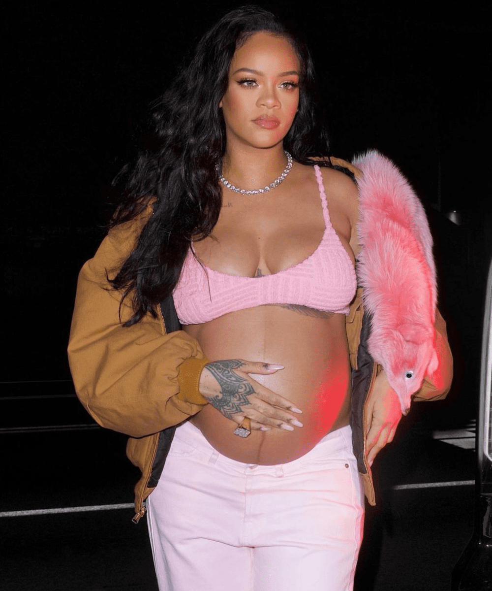 Rihanna - look rosa - Super Bowl  - Verão - Street style - https://stealthelook.com.br