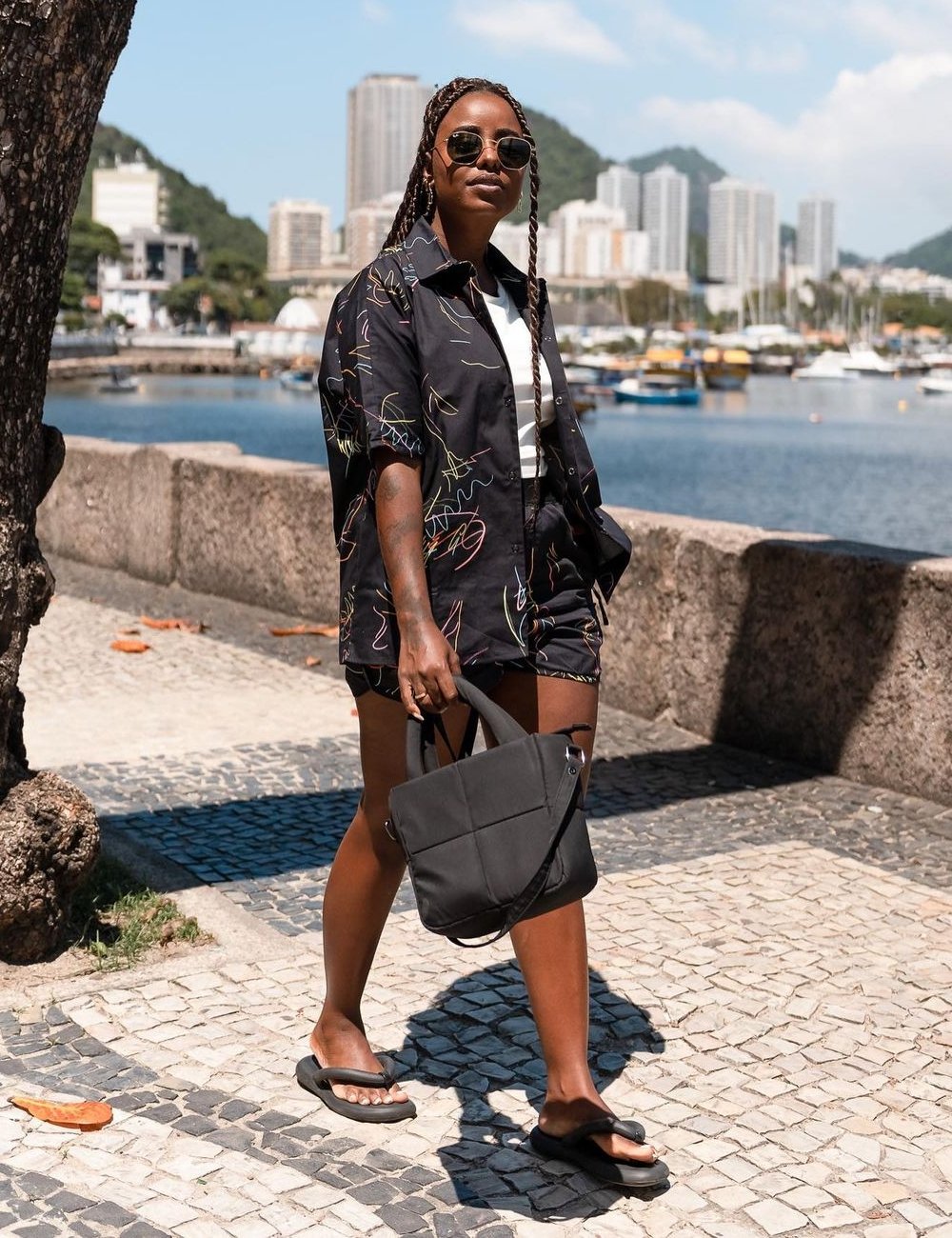 Monique Correa - Short e camisa - terceira peça - verão - street style - https://stealthelook.com.br
