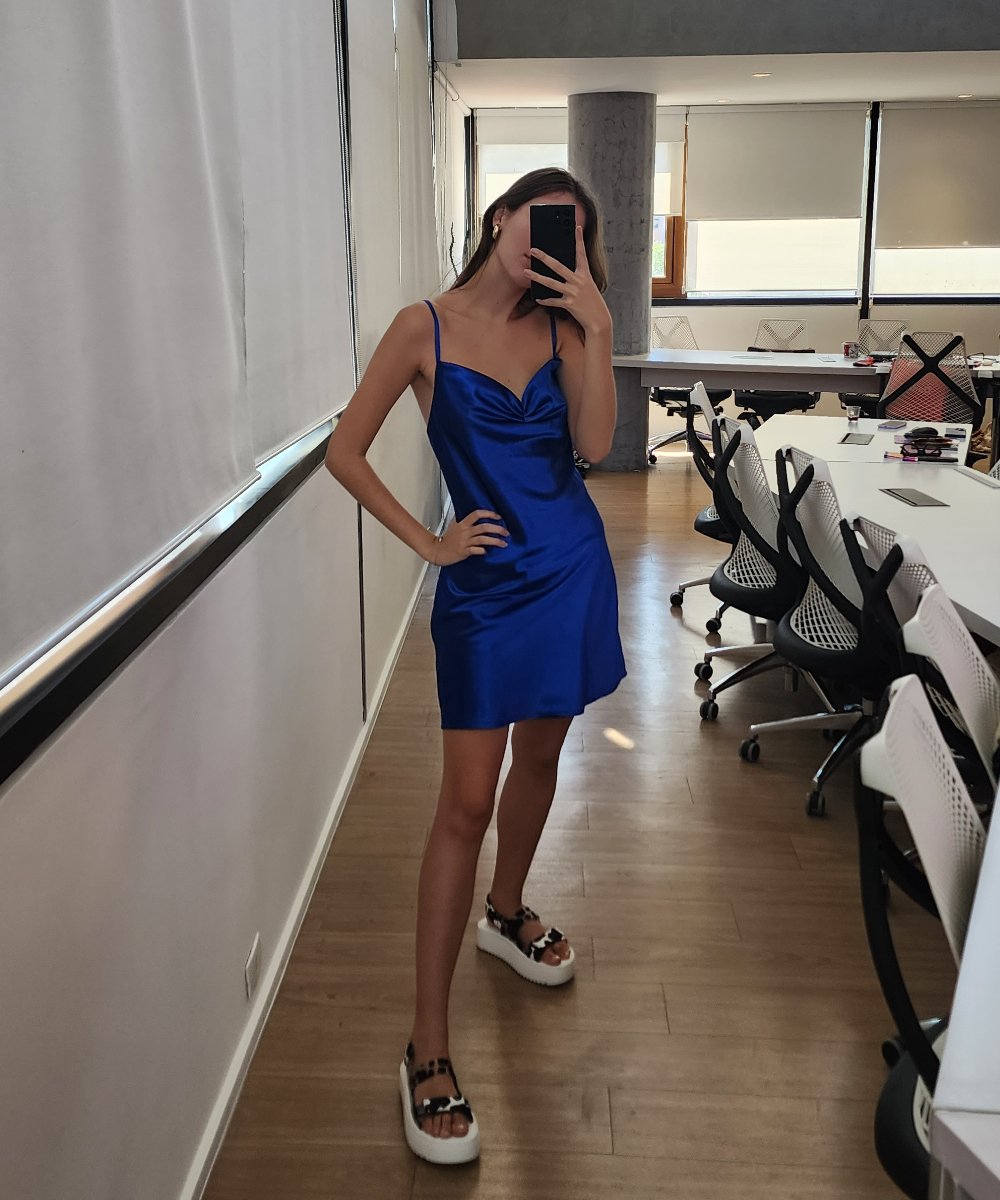 Ana Beatriz Hoffert - vestido azul sapato melissa - vestido no outono - outono - street style - https://stealthelook.com.br