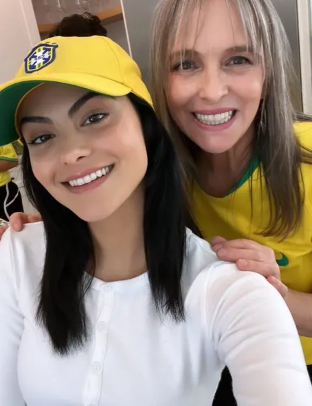 Camila Mendes - família brasileira - família brasileira - família brasileira - família brasileira - https://stealthelook.com.br