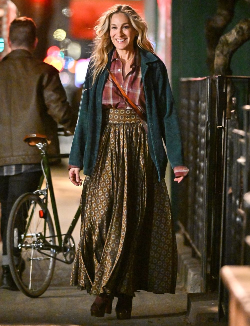 Carrie Bradshaw - saia - Carrie Bradshaw - inverno - street style - https://stealthelook.com.br