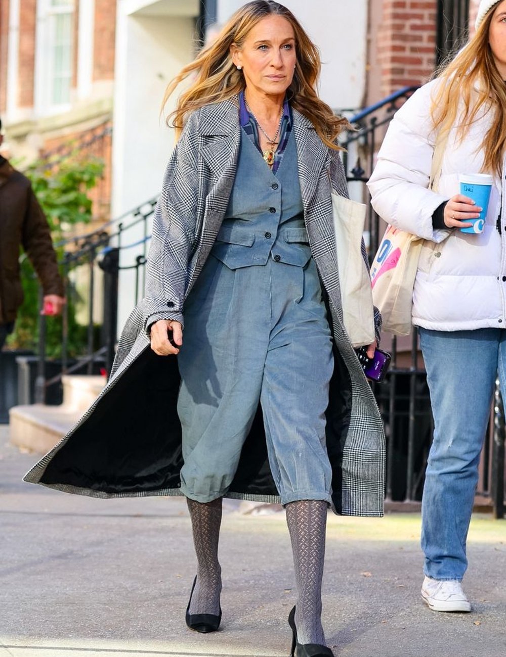 Carrie Bradshaw - colete - Carrie Bradshaw - inverno - street style - https://stealthelook.com.br