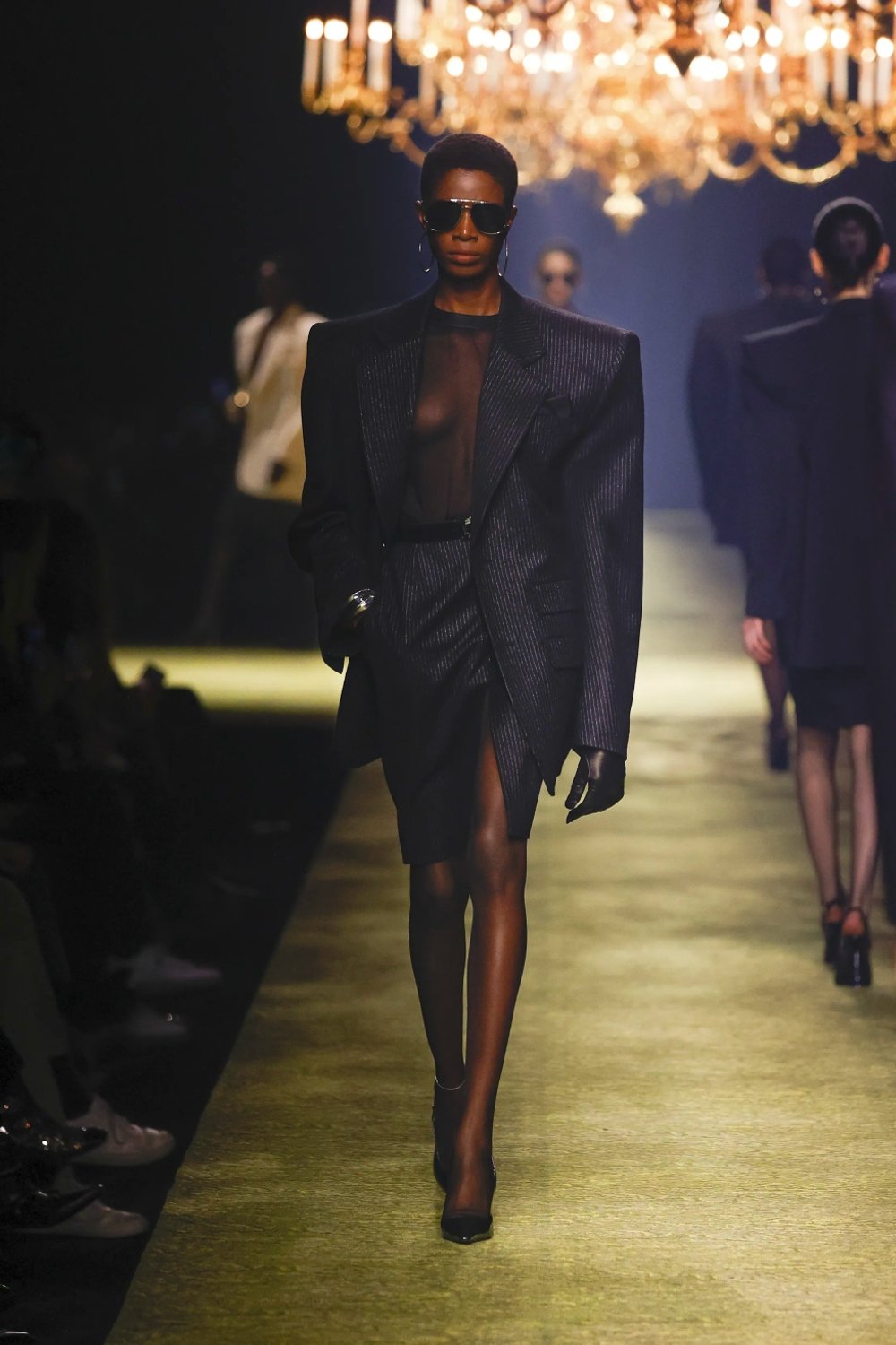Saint Laurent - tendência - Paris Fashion Week - passarelas - tendências - https://stealthelook.com.br