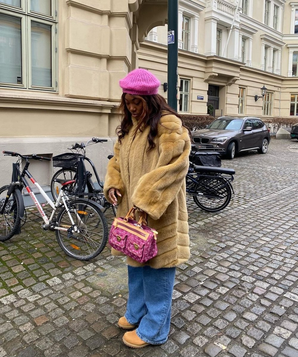 nnenna echem - sapato ugg casaco de pelo - sapato tendência - outono - street style - https://stealthelook.com.br