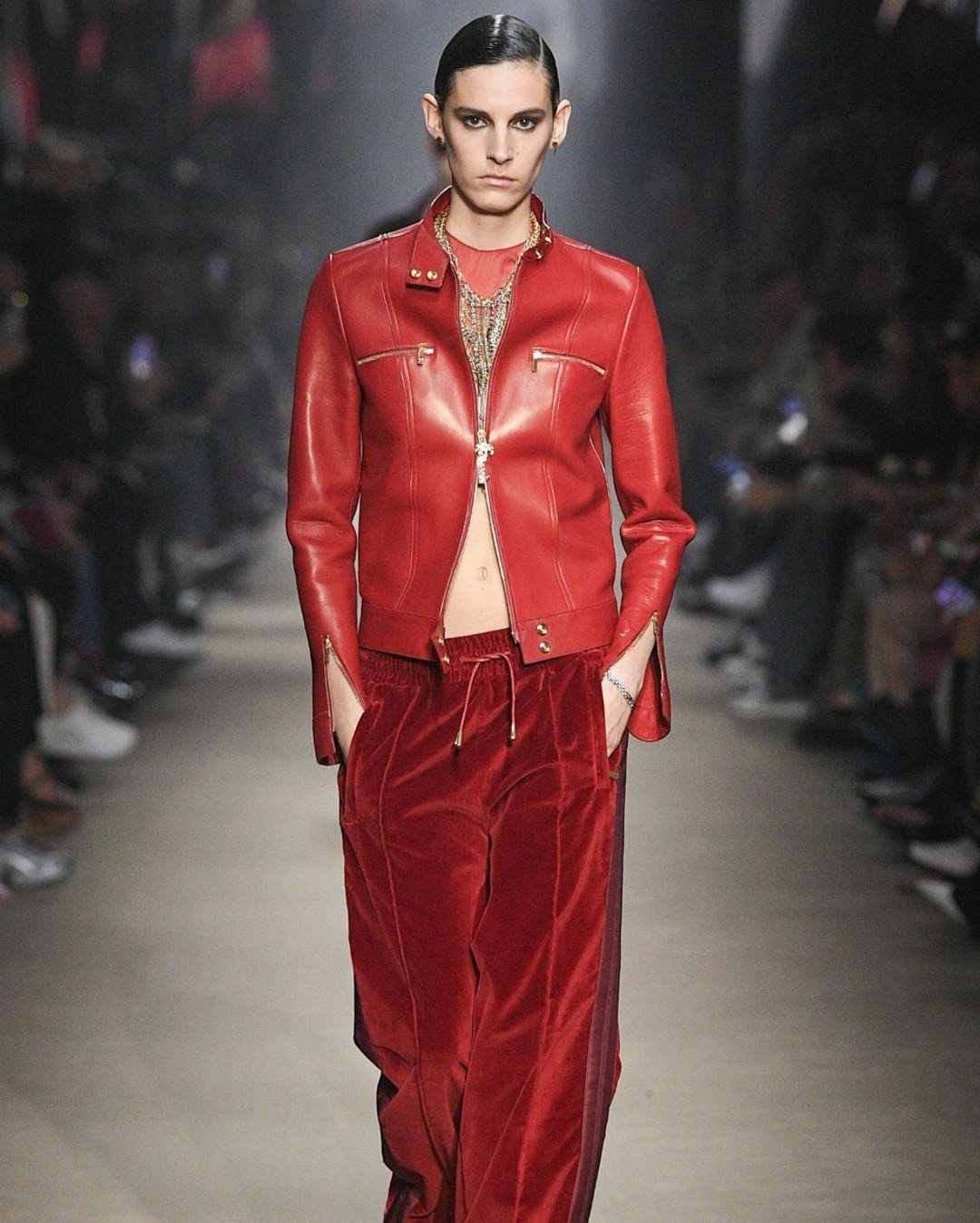 Palm Angels - calça veludo e jaqueta vermelha - Paris Fashion Week - inverno - Paris - https://stealthelook.com.br