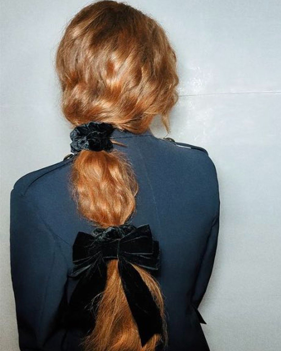Alexander McQueen - acessórios cabelo - Paris Fashion Week - inverno - Paris - https://stealthelook.com.br