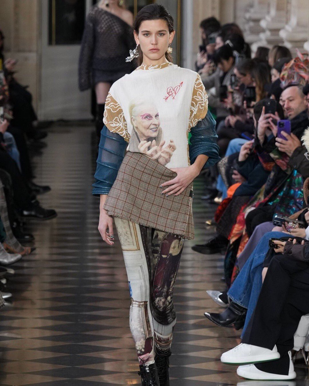Vivienne Westwood - desfile - Paris Fashion Week - inverno - Paris - https://stealthelook.com.br