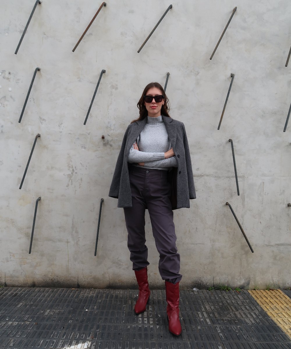 Ana Beatriz Hoffert - blazer e sueter cinza - Succession - outono - street style - https://stealthelook.com.br