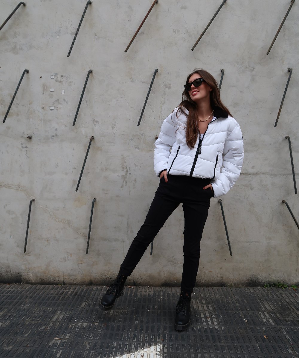 Ana Beatriz Hoffert - casaco branco - Succession - verão - street style - https://stealthelook.com.br
