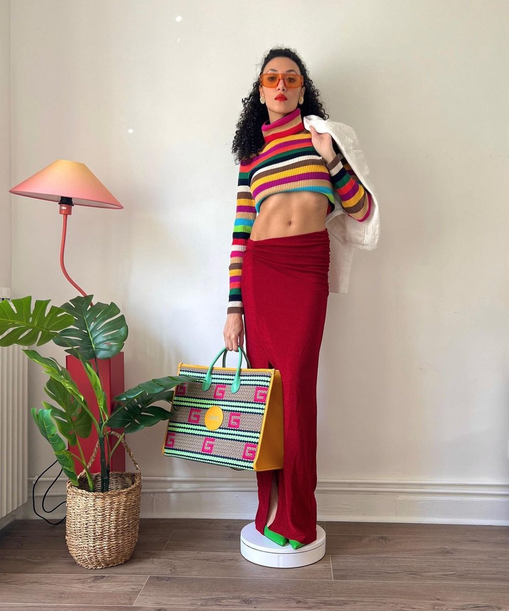 guesssabrina - saia cintura baixa vermelha - tendência de moda - outono - street style - https://stealthelook.com.br