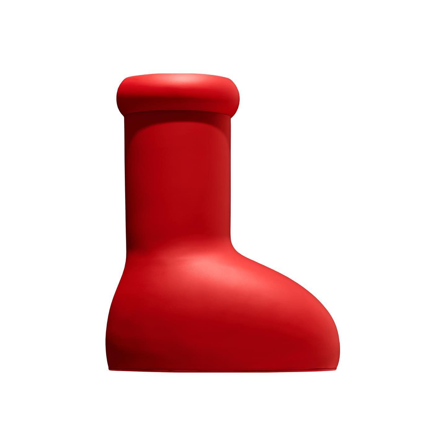 MSCHF Big Red Boots - MSCHF Big Red Boots - produtos mais desejados - verão - street style - https://stealthelook.com.br