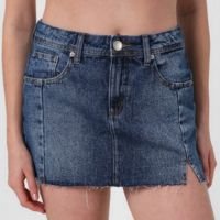 Saia jeans curta reta estonada fenda denim médio | Pool by Riachuelo