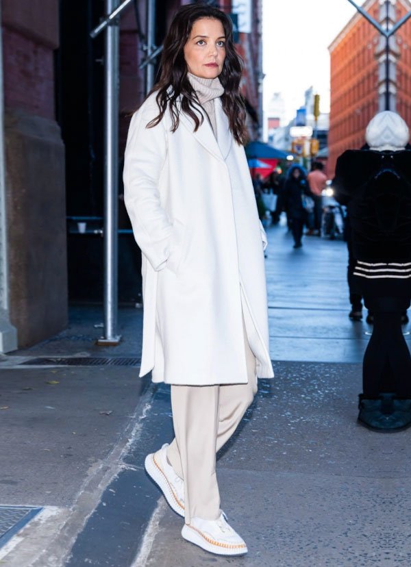 Katie Holmes - tênis branco - tênis branco - tênis branco - tênis branco - https://stealthelook.com.br