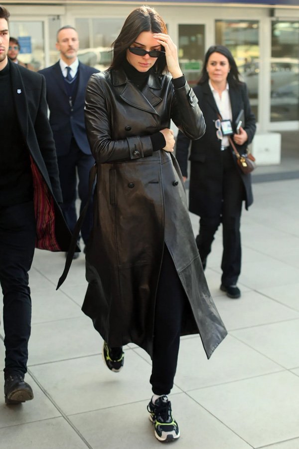 Kendall Jenner - casaco polêmico - casaco polêmico - casaco polêmico - casaco polêmico - https://stealthelook.com.br