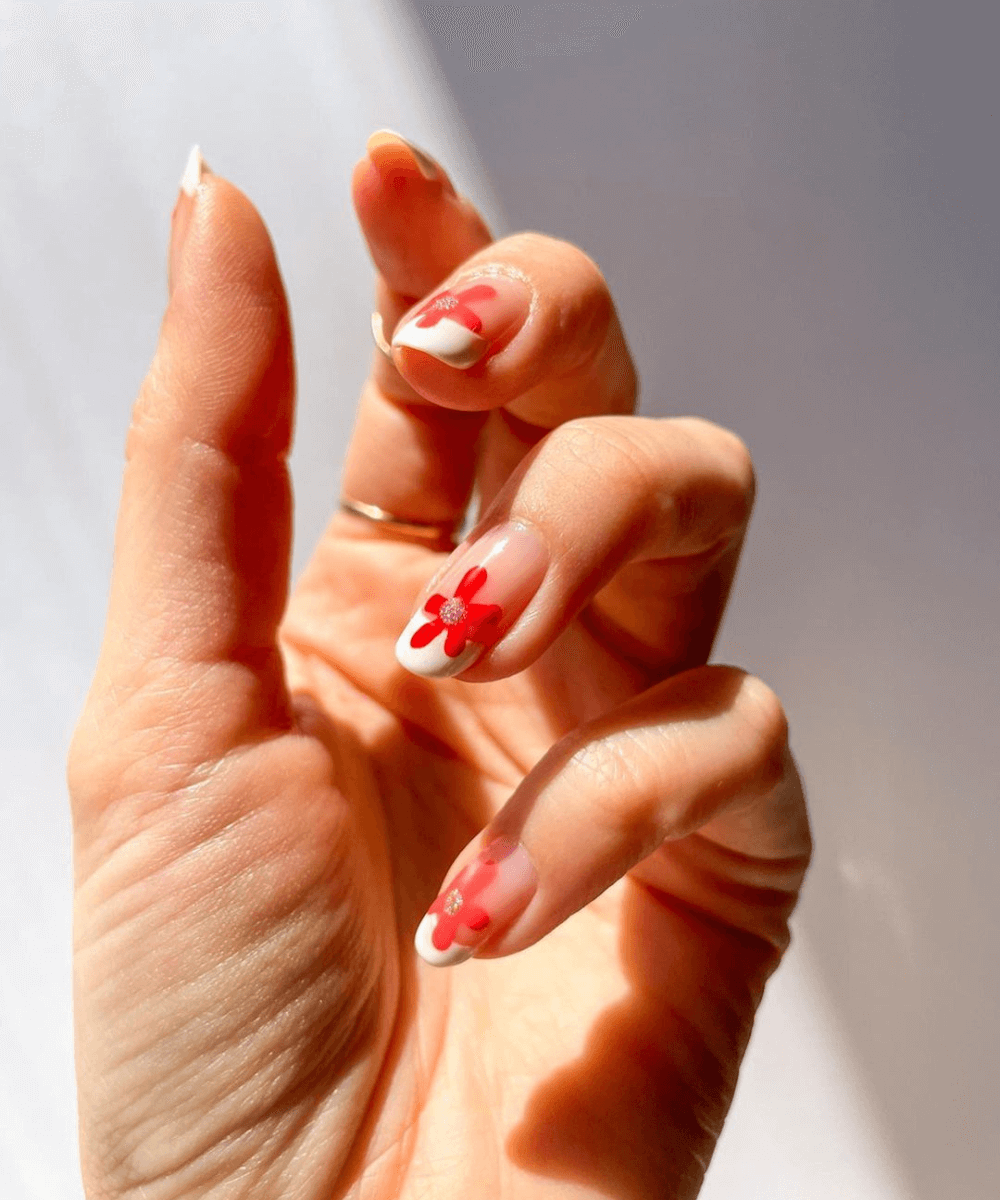 @nail.betch -     - esmalte vermelho - primavera - foto de mão mostrando a unha - https://stealthelook.com.br