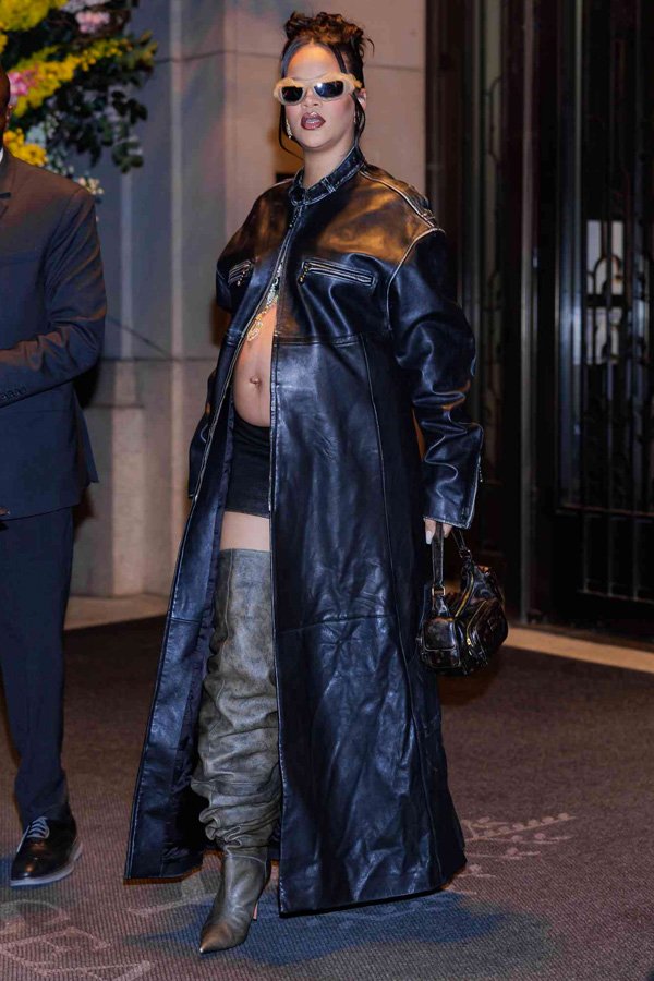 Rihanna - casaco polêmico - casaco polêmico - casaco polêmico - casaco polêmico - https://stealthelook.com.br