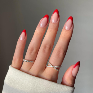 6 ideias de nail arts com esmalte vermelho para você testar esse mês