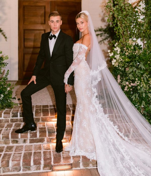 https://static.stealthelook.com.br/wp-content/uploads/2023/05/vestidos-de-noiva-estilo-sereia-mermaid-dress-hailey-bieber-casamento-20230515212311.jpg