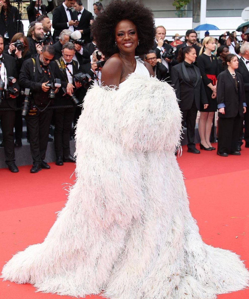 Festival de Cannes: veja os looks das famosas no 2º dia do evento